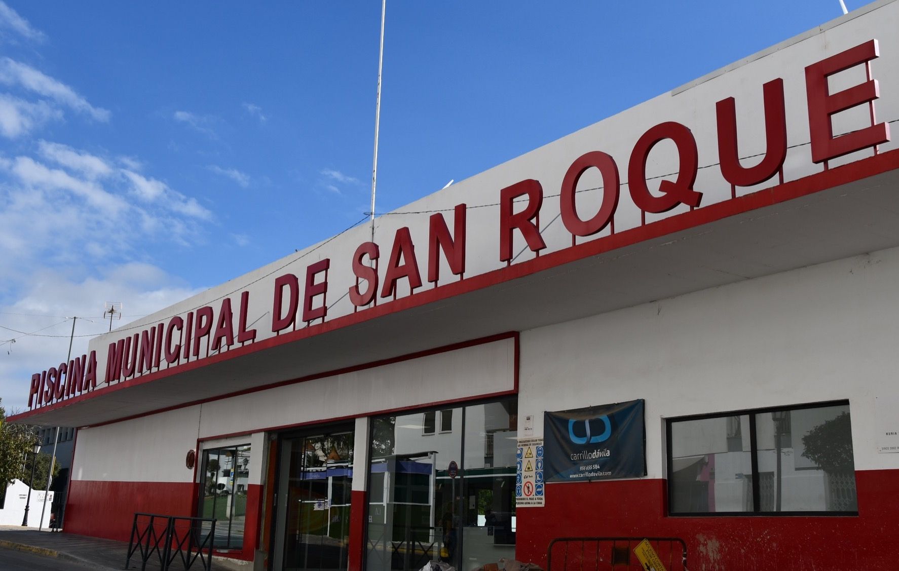 Piscina municipal de San Roque. Los trabajadores de la piscina municipal de San Roque retomarán la huelga a pesar 