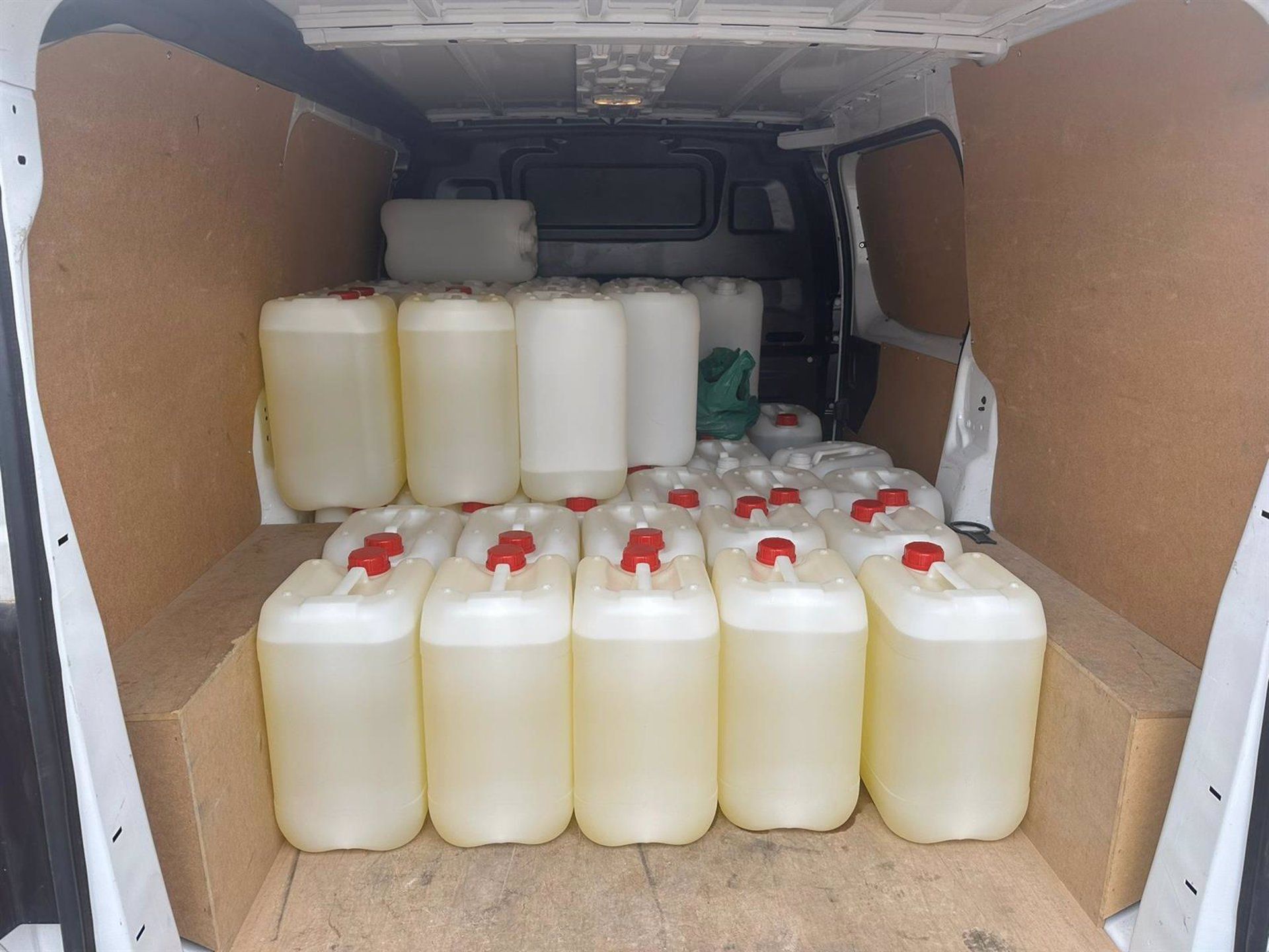 Dos linenses, 'pillados'  en Jerez con 35 garrafas de gasolina para abastecer presuntamente a narcolanchas