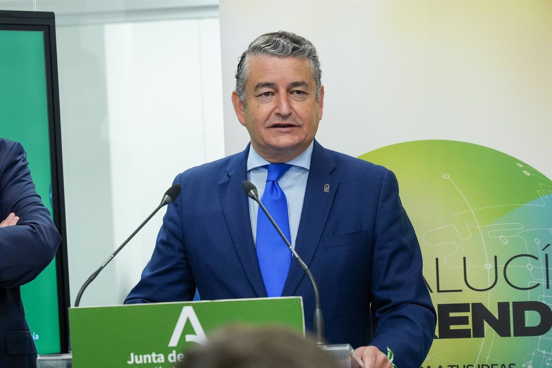 Antonio Sanz atiende a los periodistas en La Línea en la inauguración de un nuevo Centro Andaluz de Emprendimiento (CADE). - FRANCISCO J. OLMO - EUROPA PRESS