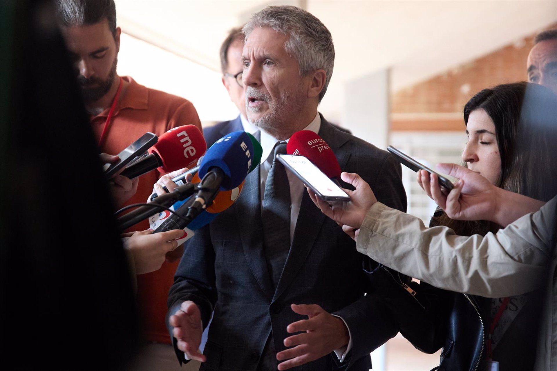 El ministro del Interior, Fernando Grande-Marlaska, atiende a medios en una imagen de archivo. - Jesús Hellín - Europa Press
