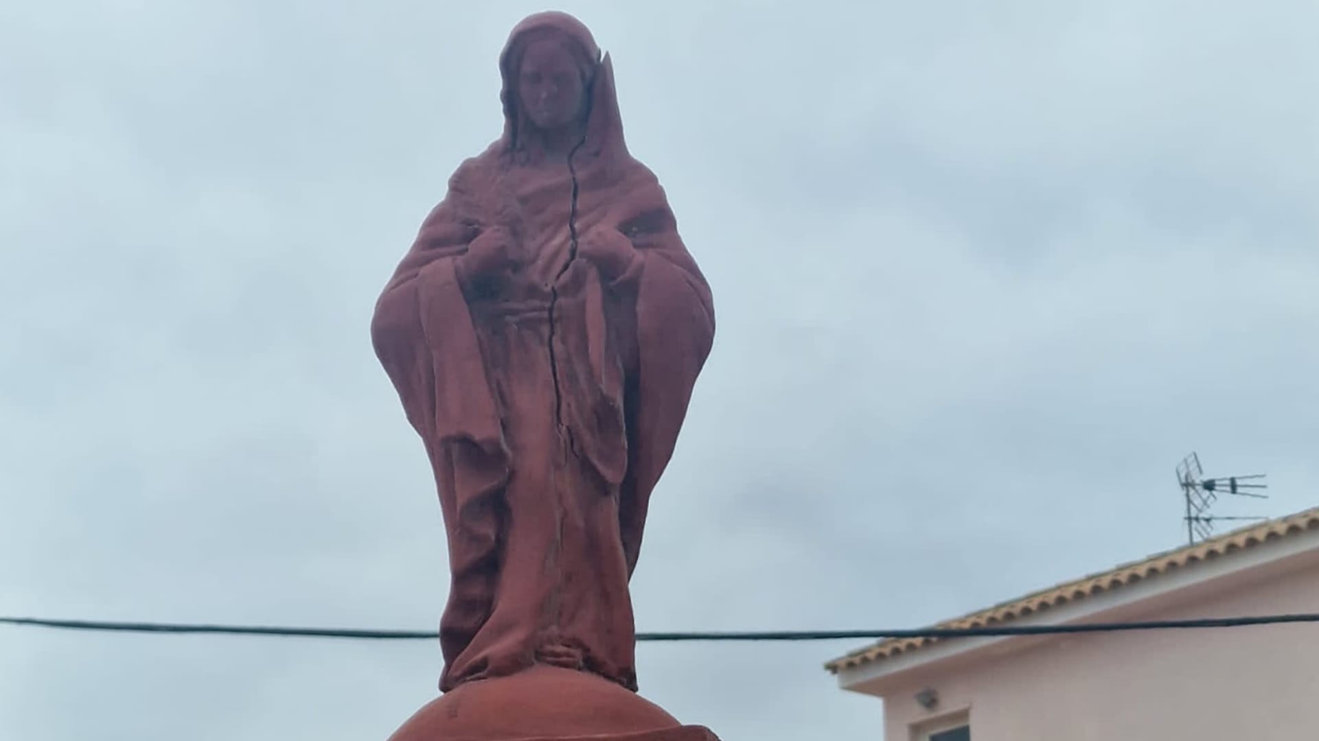 Virgen Palma plazoleta Mar. Imagen del PSOE. El PSOE reclama el arreglo de la imagen de la Virgen de la Palma de cara a la Romería Marítima de 2024