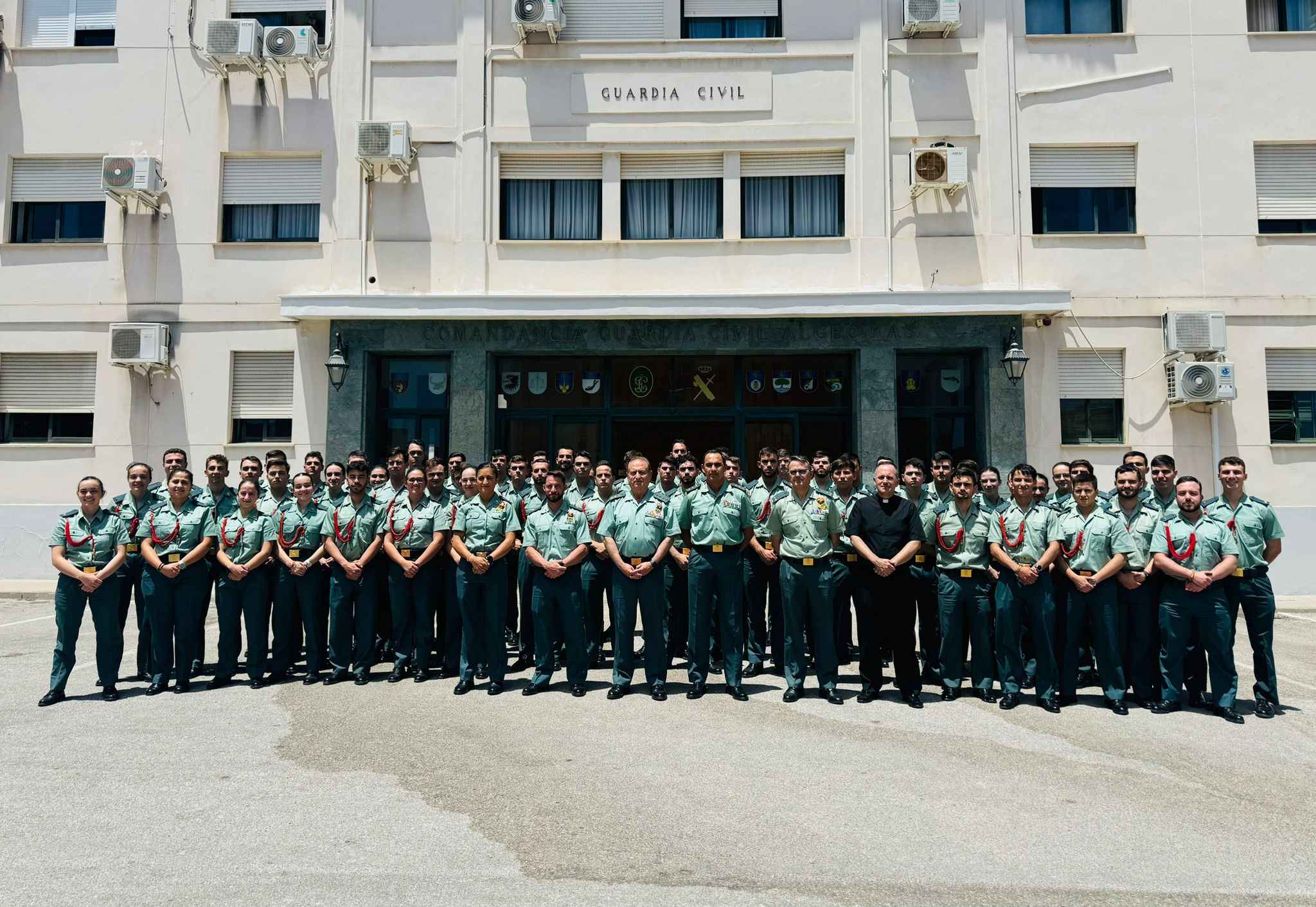 La Comandancia de la Guardia Civil de Algeciras recibe la visita de una promoción de cadetes. 