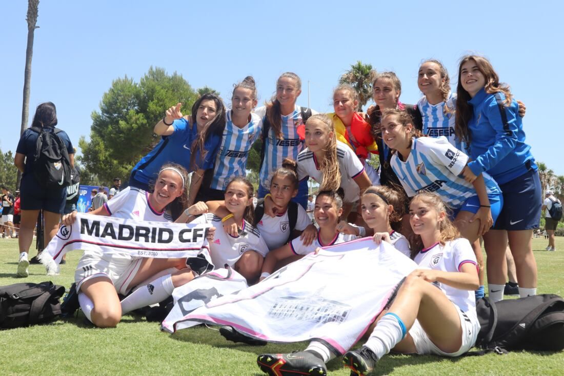 20220701 Final Ibercup - jugadoras del Madrid CFF celebrando la victoria