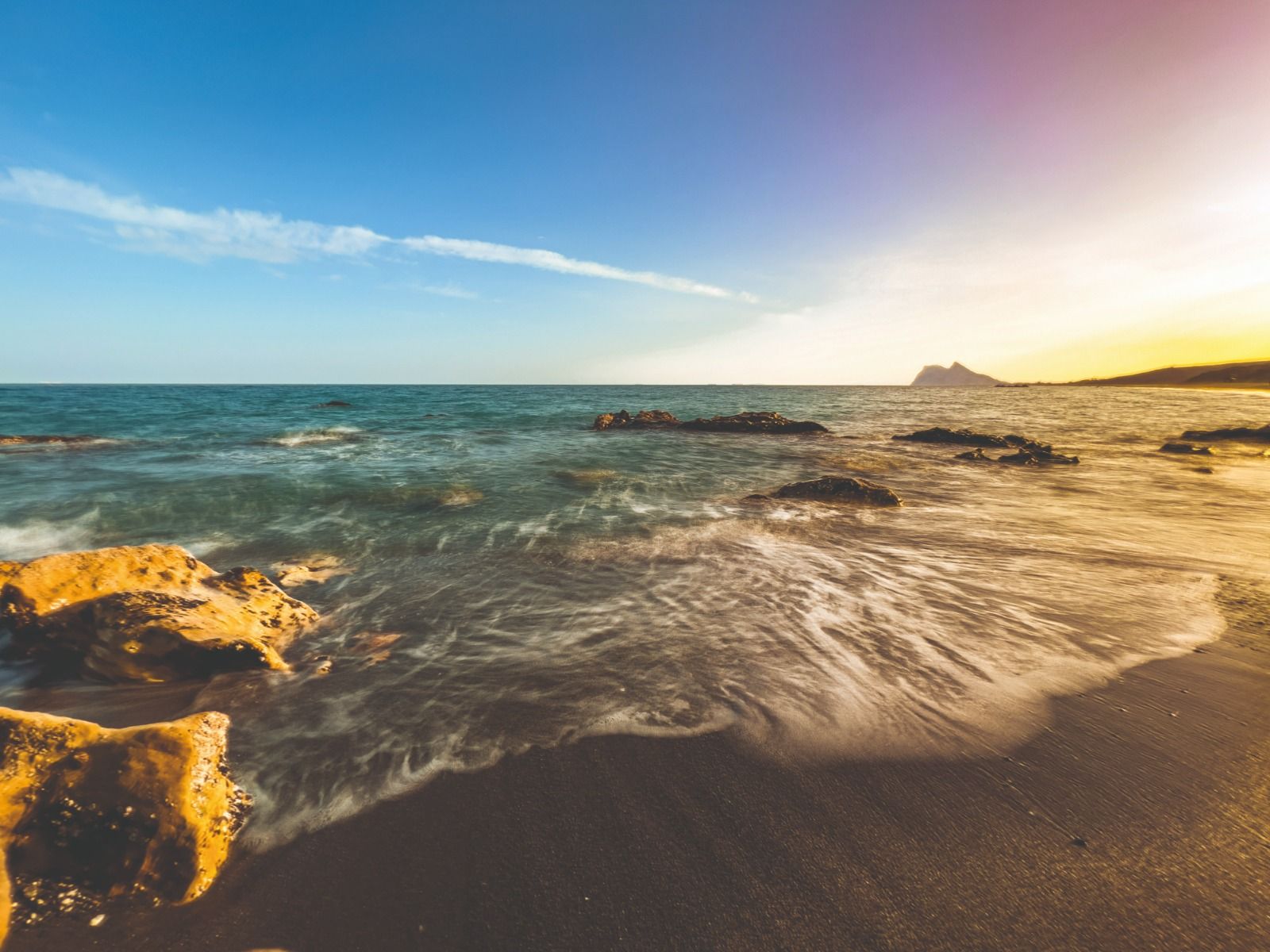 Atardecer desde la playa de La Alcaidesa. Foto: Nacho Márquez.  