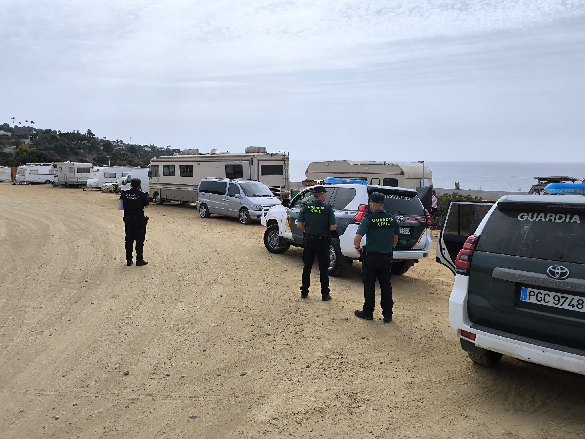 Aparcamientos de Cala Sardina, en archivo, en una operación contra el asentamiento ilegal.