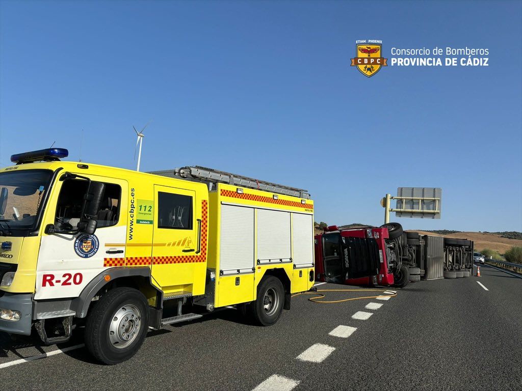 Vuelca un camión en la A-381 en dirección a Algeciras