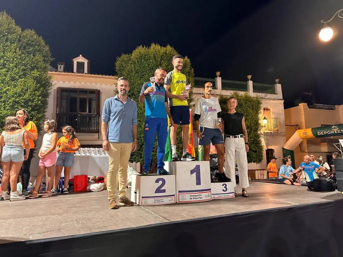 Achraf Ayad y Katherine Rogers, ganadores de la VI Carrera Nocturna Solidaria.