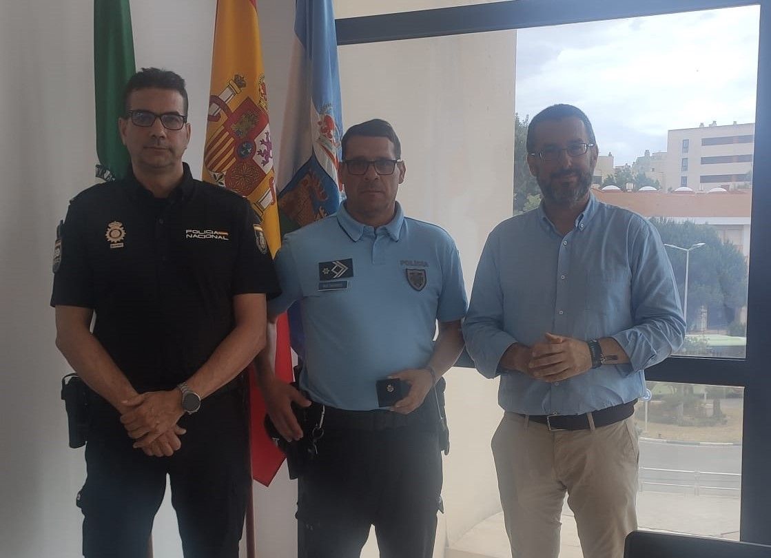 Un policía portugués, primer agente que llega este verano a La Línea con el programa 'Comisarías Europeas'.
