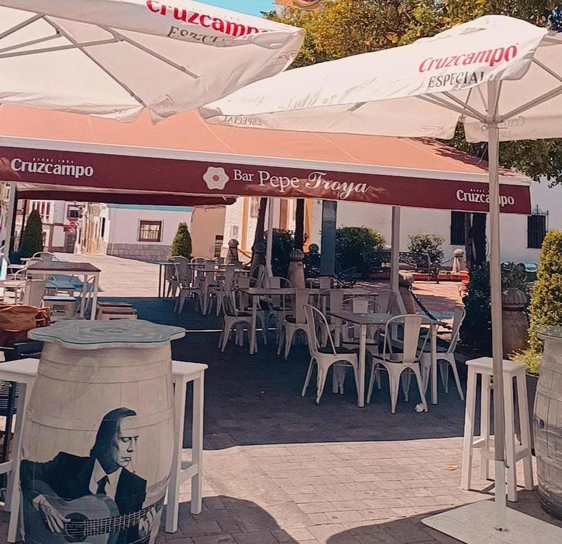 Pesar en Algeciras por el fallecimiento de Diego Troya, hijo del fundador del bar 'Pepe Troya'.
