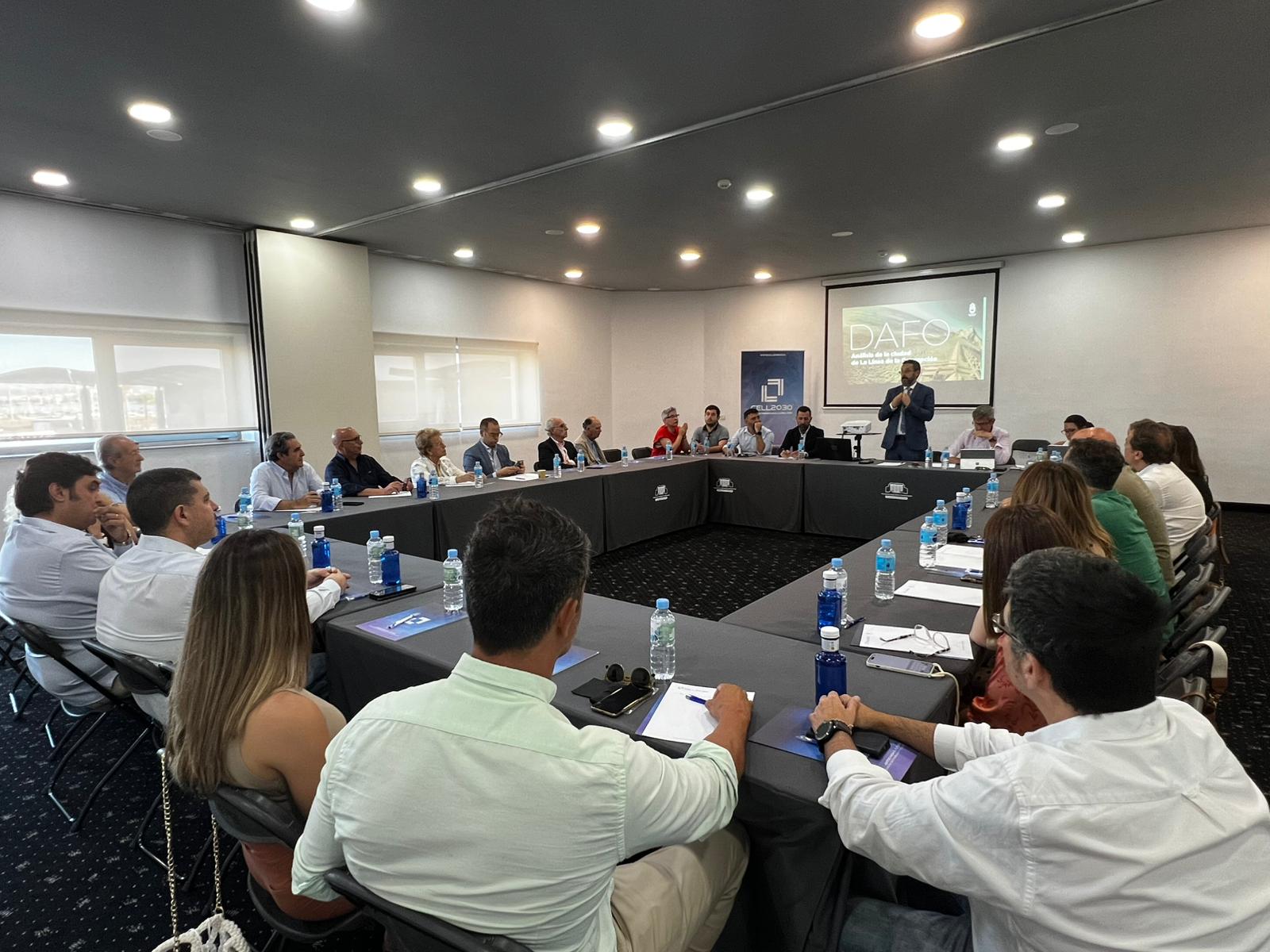 Una veintena de empresas participa en la segunda reunión del Clúster Empresarial La Línea 2030
