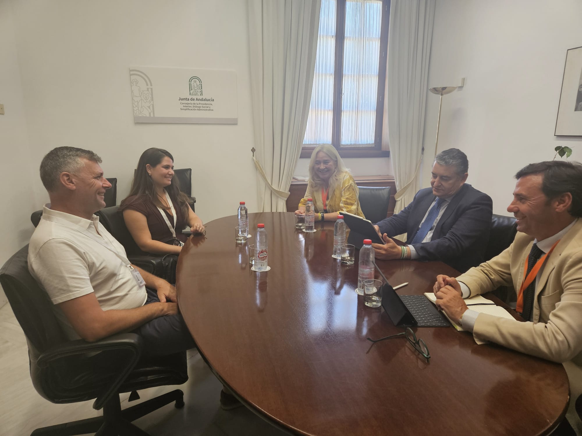 La Junta se compromete con el alcalde de Jimena al arreglo de la A-405 .
