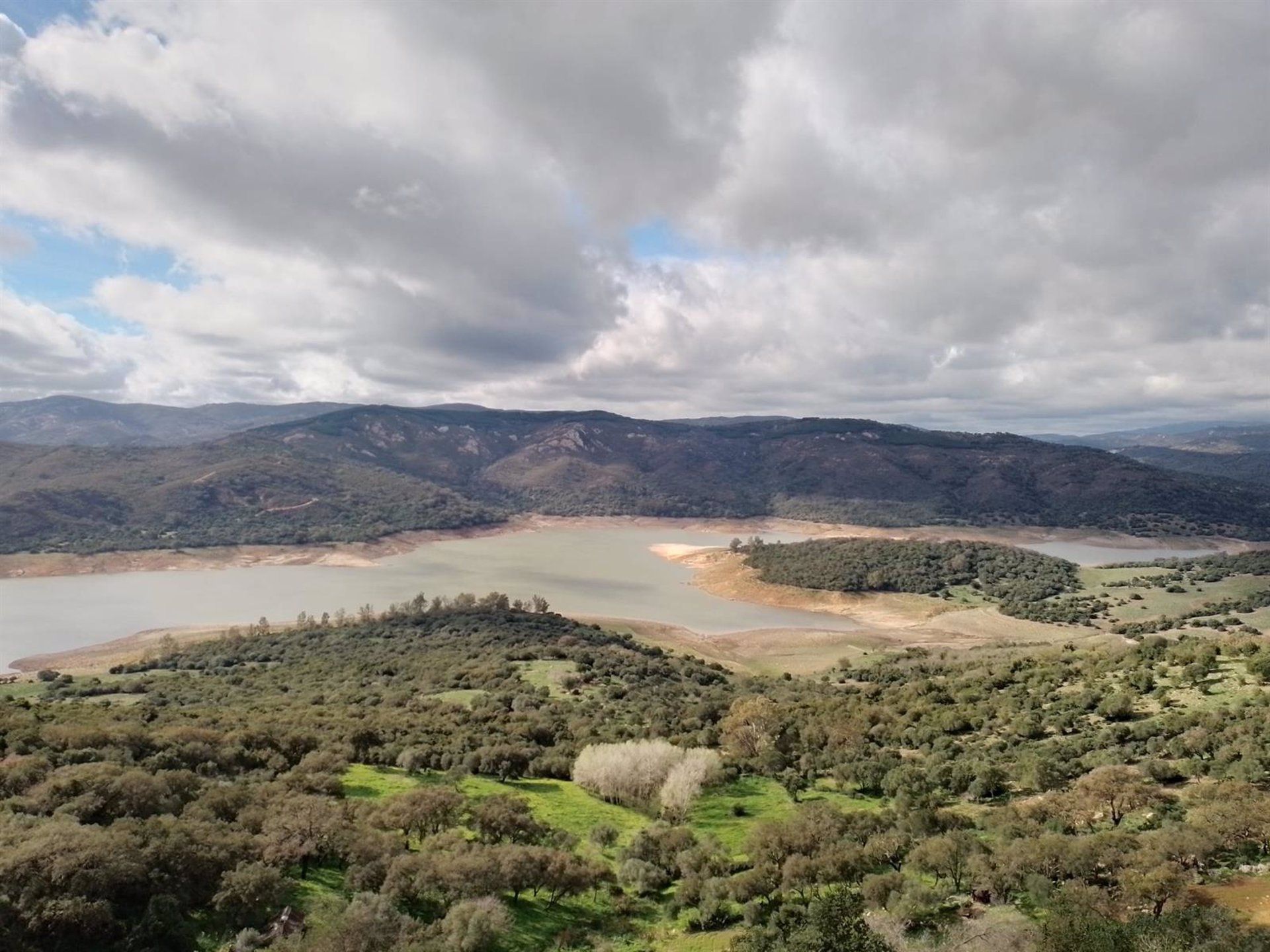 Vista del embalse de Guadarranque, en la provincia de Cádiz. - EUROPA PRESS - Archivo.Los embalses del Campo de Gibraltar registran una leve subida de agua tras las últimas lluvias