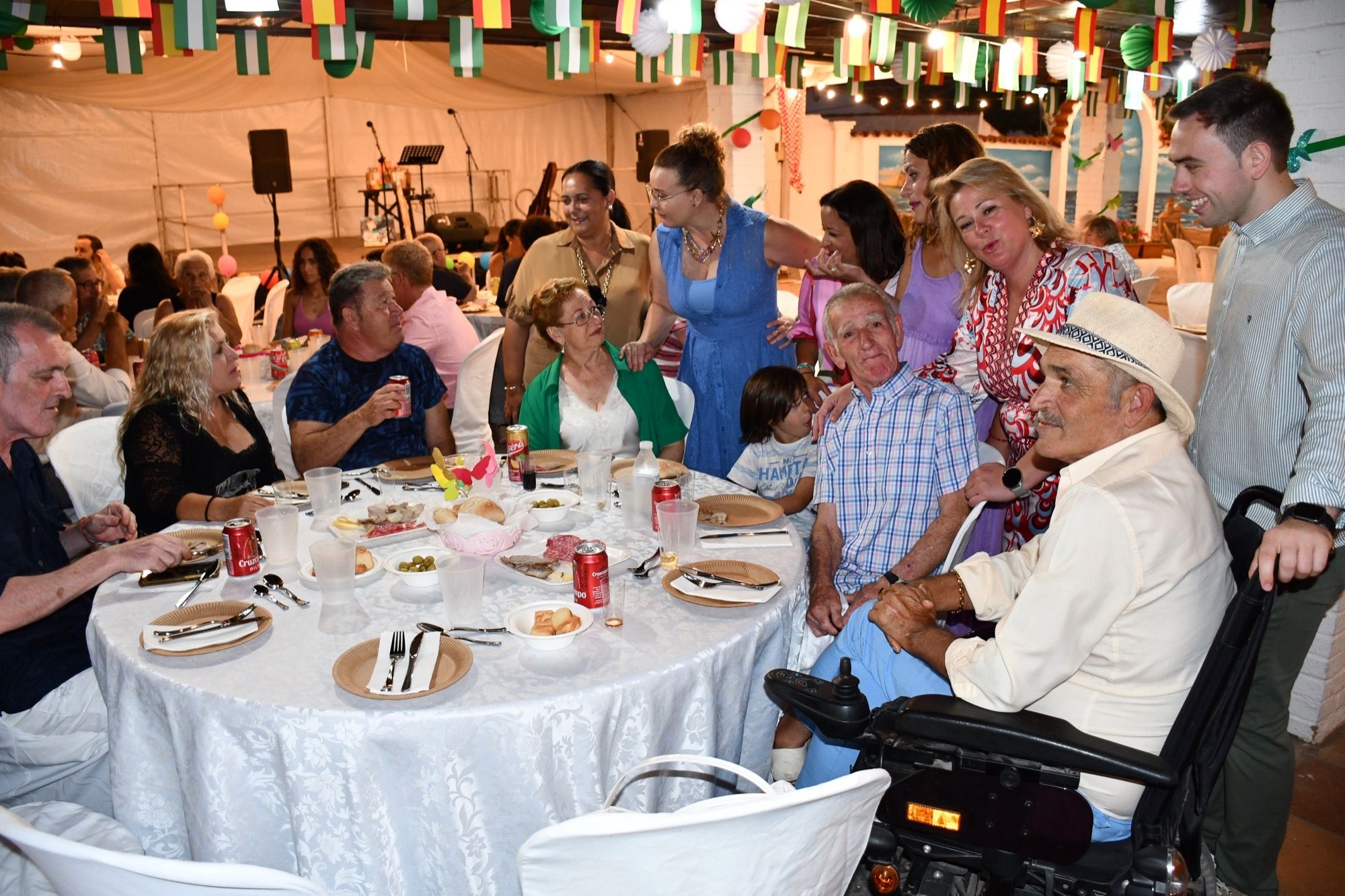 Guadarranque disfruta de una cena de convivencia con motivo de las Fiestas del Carmen