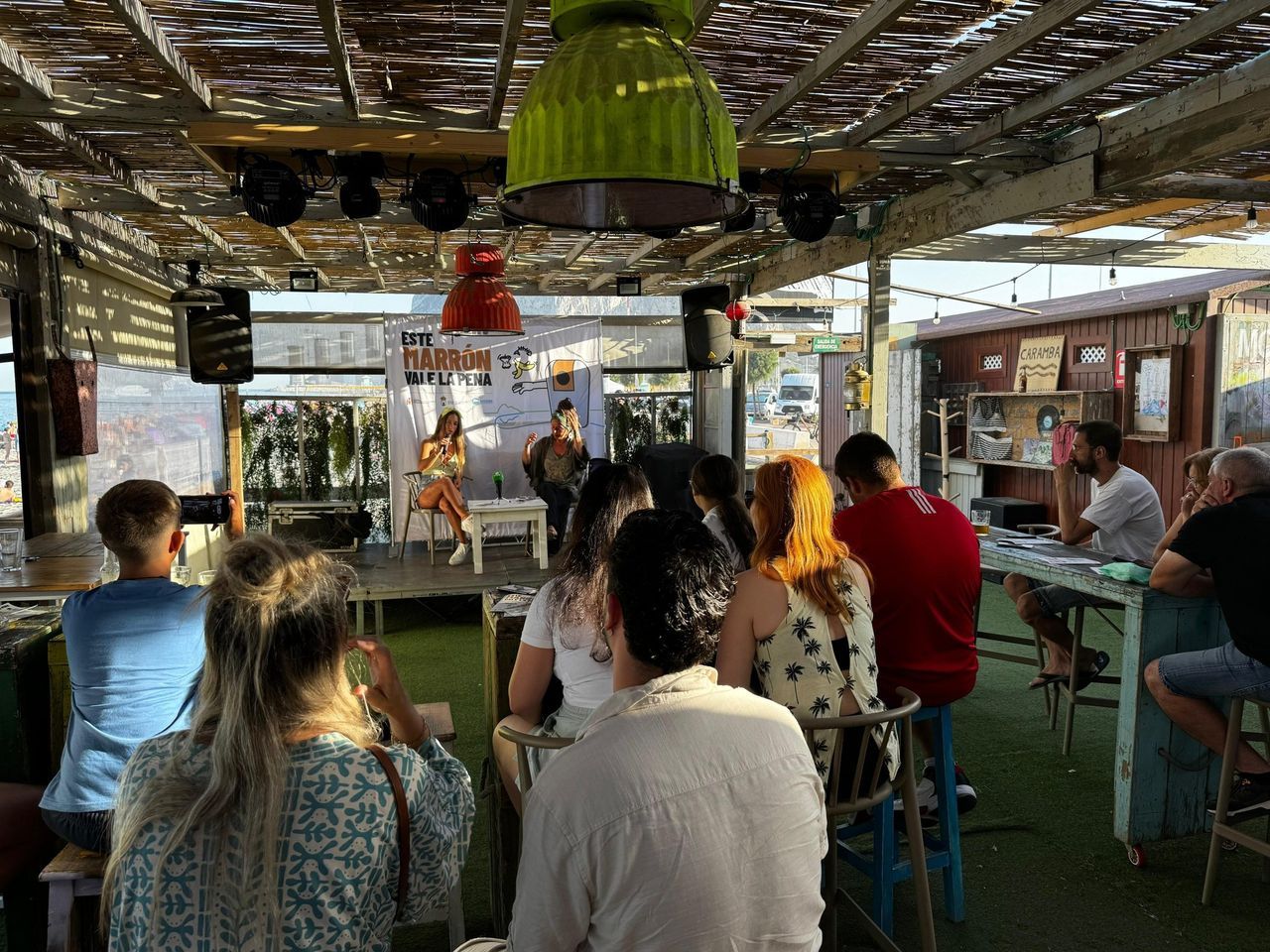 La influencer Hippie Domaris responde dudas sobre el reciclaje de residuos orgánicos en 'Un marrón con leche'