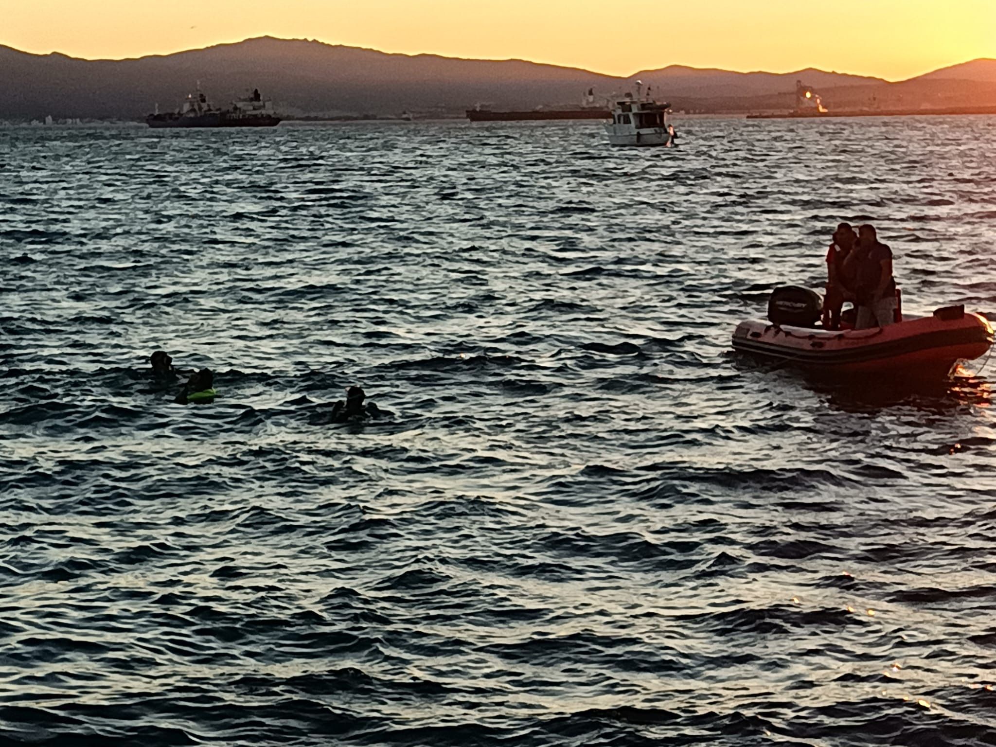 Hallan el cuerpo del joven ahogado en la playa de Poniente de La Línea