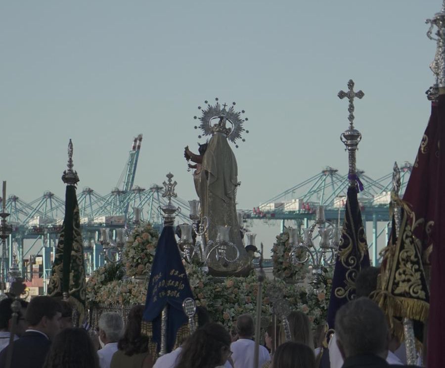 Imagen de la Virgen del Carmen en su salida procesional el año pasado en Algeciras. Foto: Javier Garó / 8Directo.