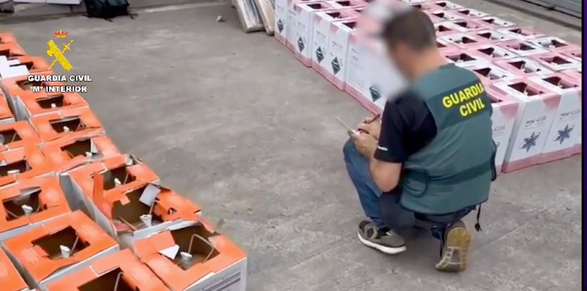 La Guardia Civil detiene a una persona que transportaba 170 botellas de un gas de forma prohibida 