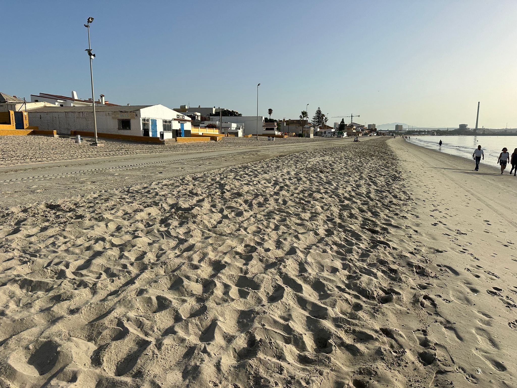 La Playa del Rinconcillo tras un trasvase de arena, en archivo.