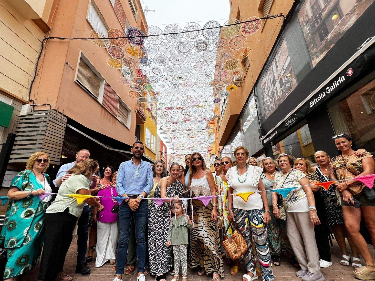 Archivo de una inauguración en la calle de los mandalas. 