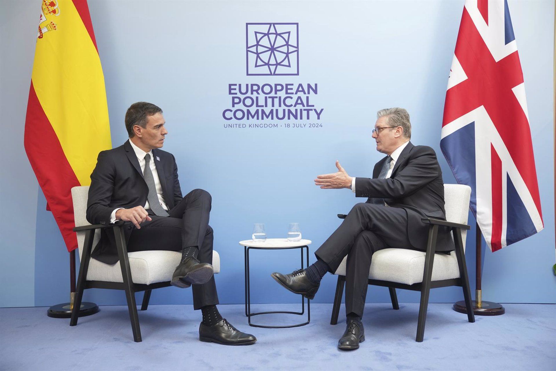 El presidente del Gobierno, Pedro Sánchez, y el nuevo primer ministro británico, Keir Starmer, en su primera reunión bilateral - Kin Cheung/PA Wire/dpa