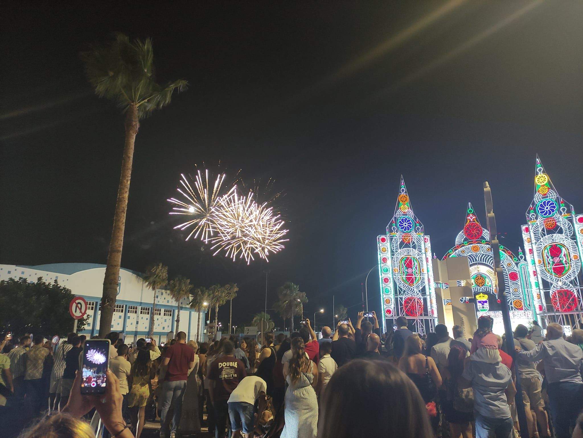 Imagen de archivo de la Velada de La Línea. Los puestos ambulantes abandonan la Avenida del Ejército en la próxima Velada y Fiestas