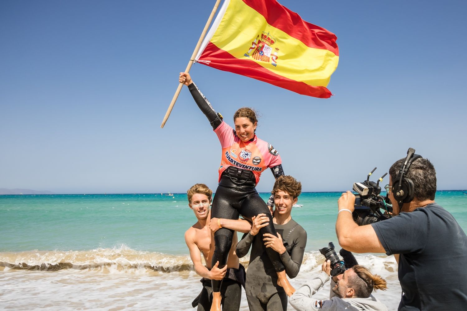 La  joven tarifeña Nia Suardiaz suma una nueva victoria en la Copa del Mundo GWA Wingfoil. 