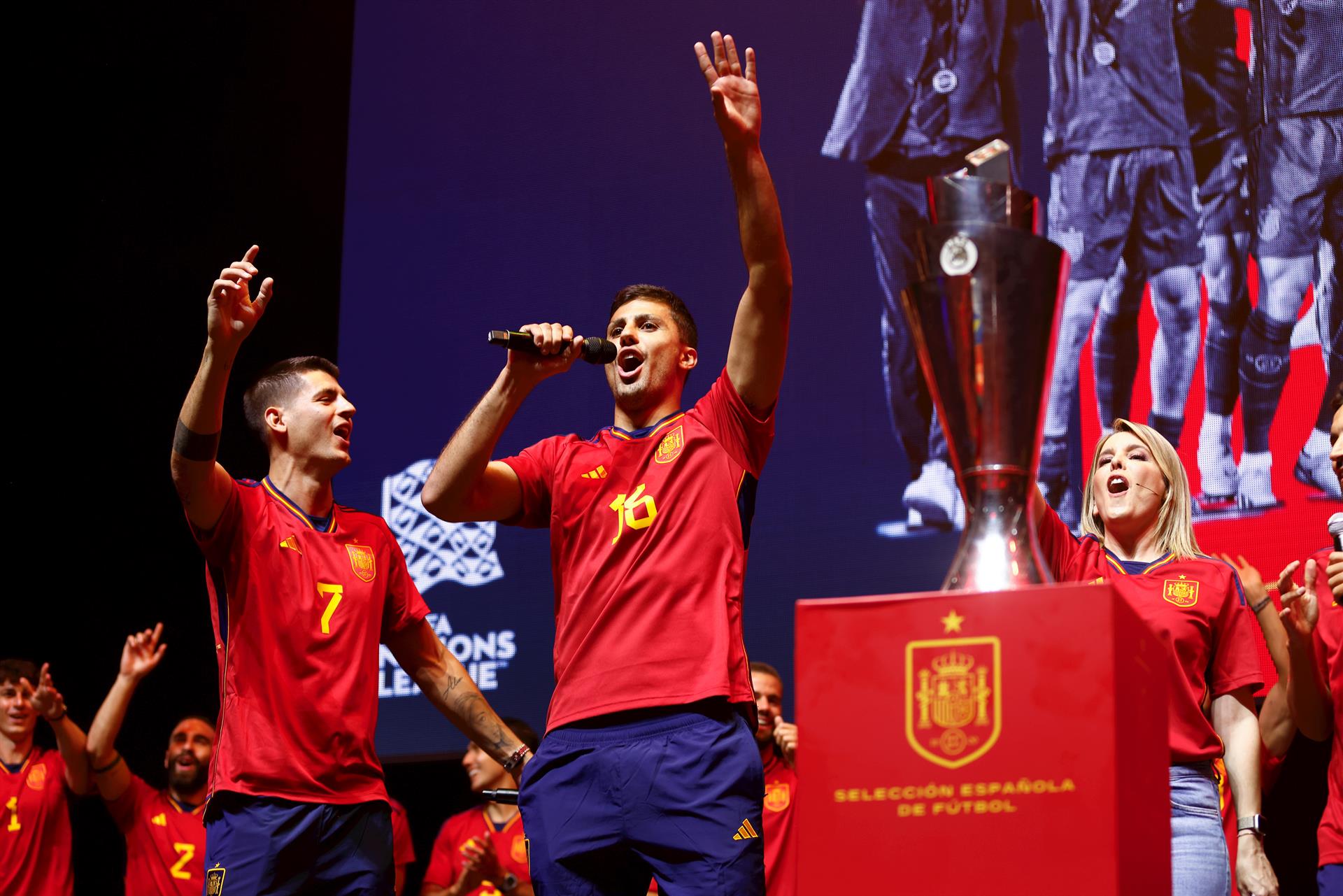 Landaluce pide al Gobierno un posicionamiento sobre la sanción a Rodri y Morata.