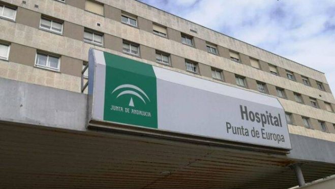 Los centros sanitarios del Campo de Gibraltar, acreditados en su compromiso contra la violencia de género. En esta imagen, entrada del Hospital Punta de Europa de Algeciras.