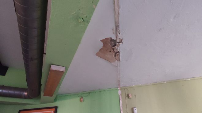 Estado actual del techo del local de la asociación. Estado actual del techo del local de la asociación.