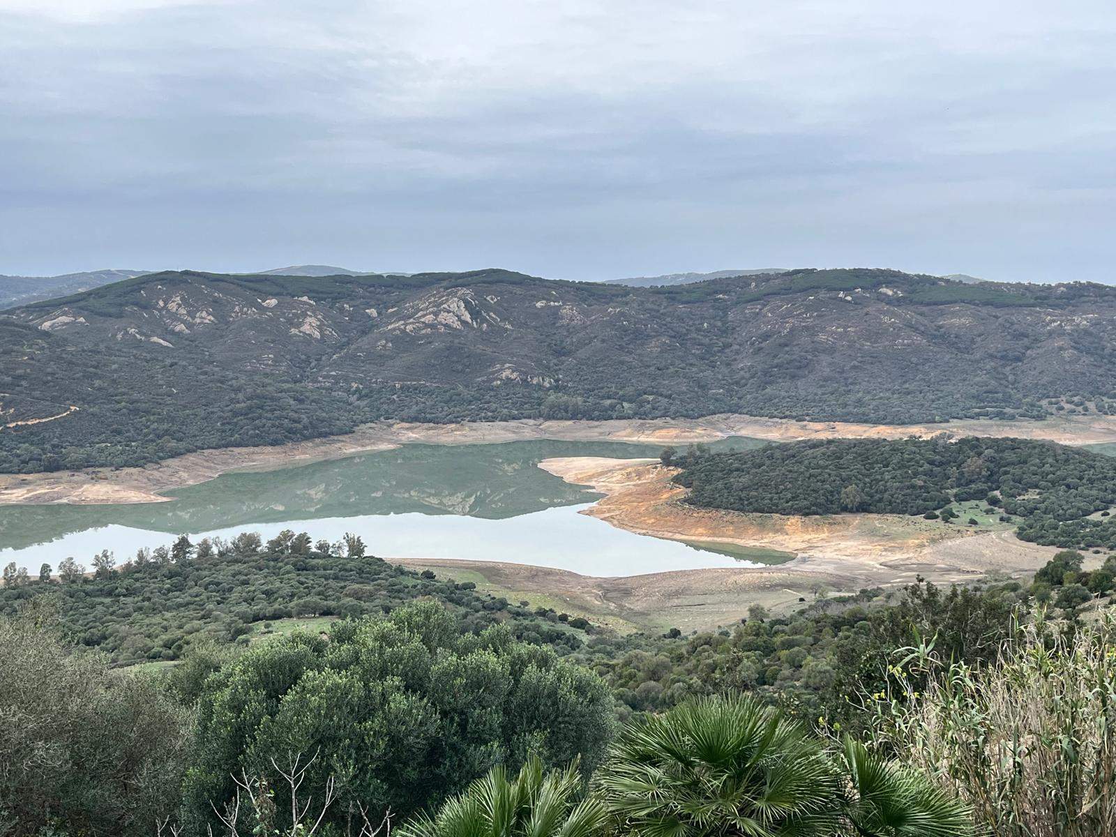 Embalse de Guadarranque, en Castellar. Foto: F.M. Titular: Los embalses del Campo de GIbraltar llegan al final de 2024 con más agua que hace un año. 