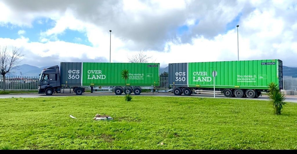 El Puerto de Algeciras mueve 61,1 millones de toneladas de mercancías hasta julio. Duo trailers, foto de la Autoridad Portuaria Bahía de Algeciras.