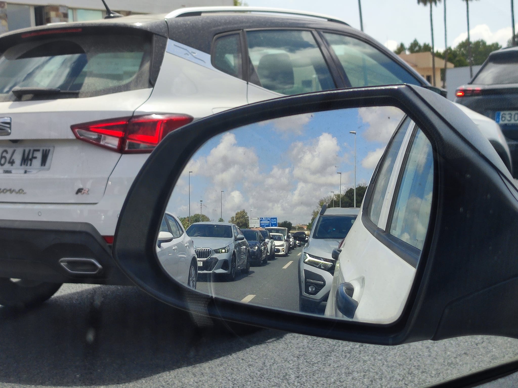  Un nuevo accidente múltiple por alcance provoca importantes retenciones en la A-7. Imagen de archivo de retenciones en la A7.