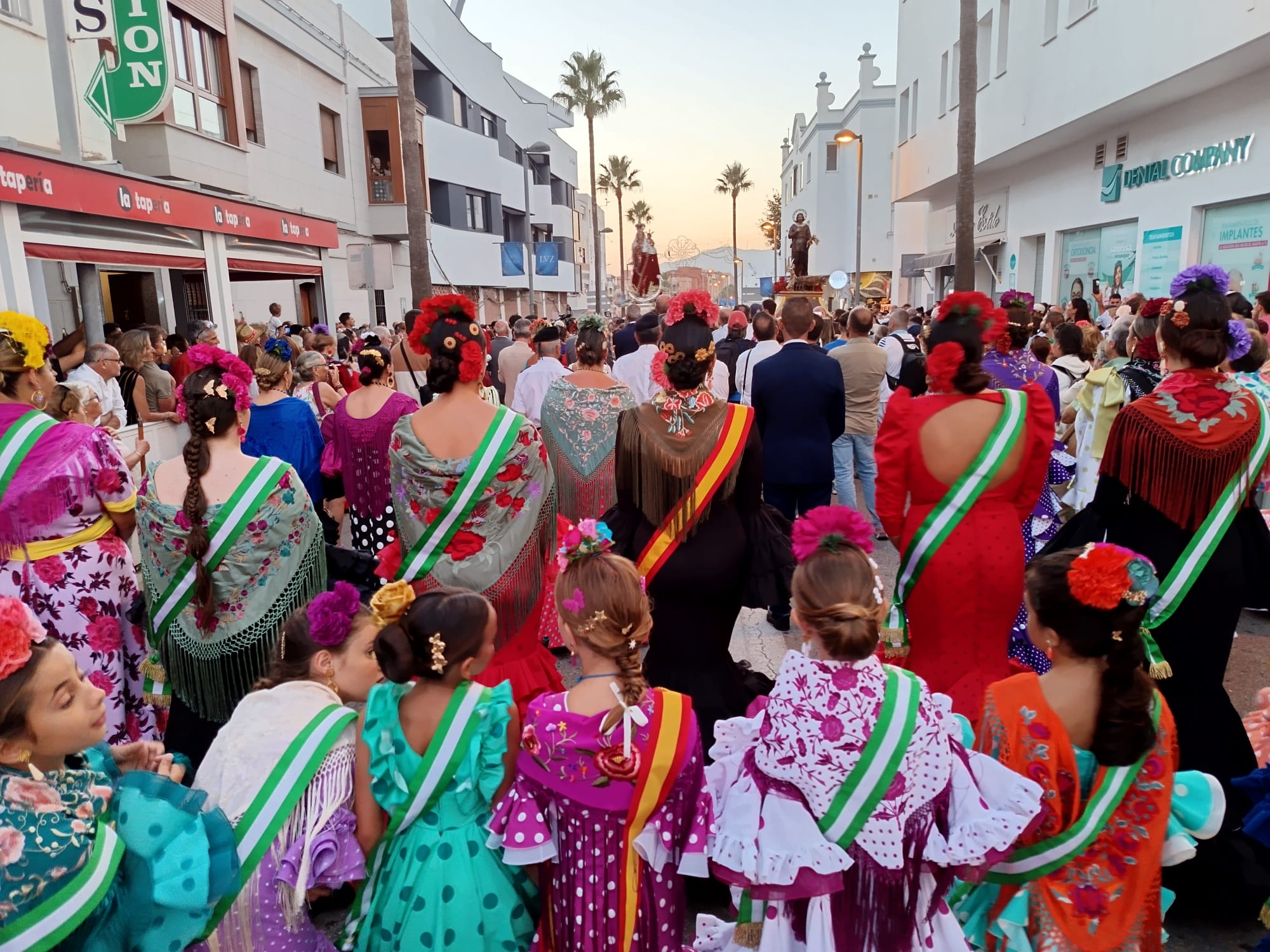 Cientos de tarifeños arropan a su patrona