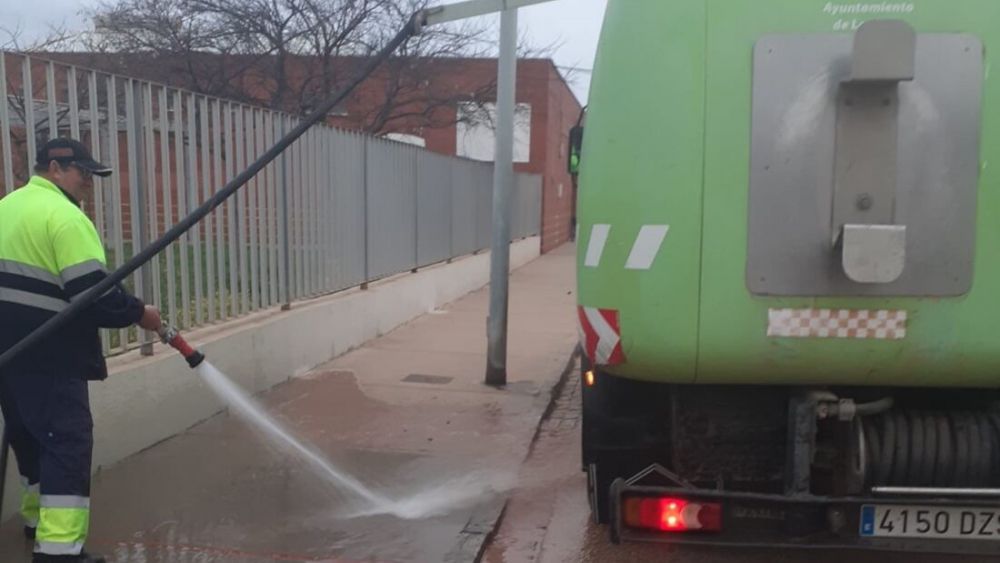 Franco prevé mejorar la limpieza de La Línea externalizando el servicio