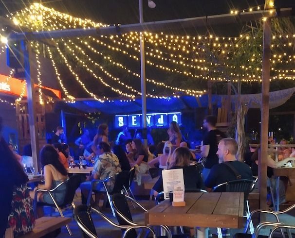 Una imagen de la terraza del Senda este verano.