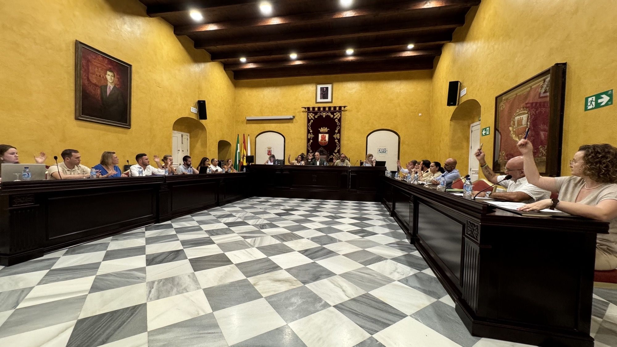 El pleno de San Roque aprueba el secuestro temporal de la piscina municipal.