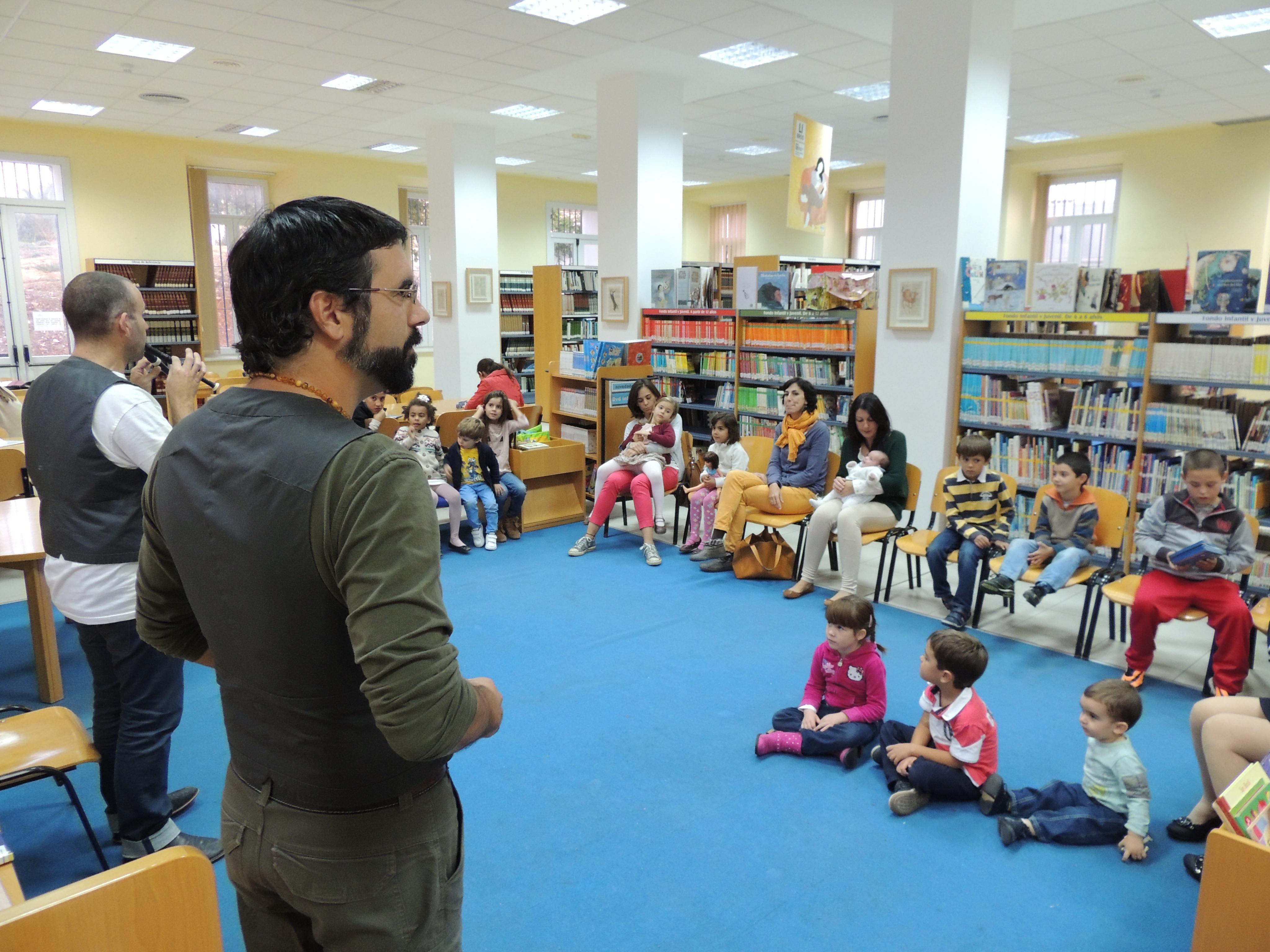Los cuentacuentos vuelven a la Biblioteca del Diego Salinas.