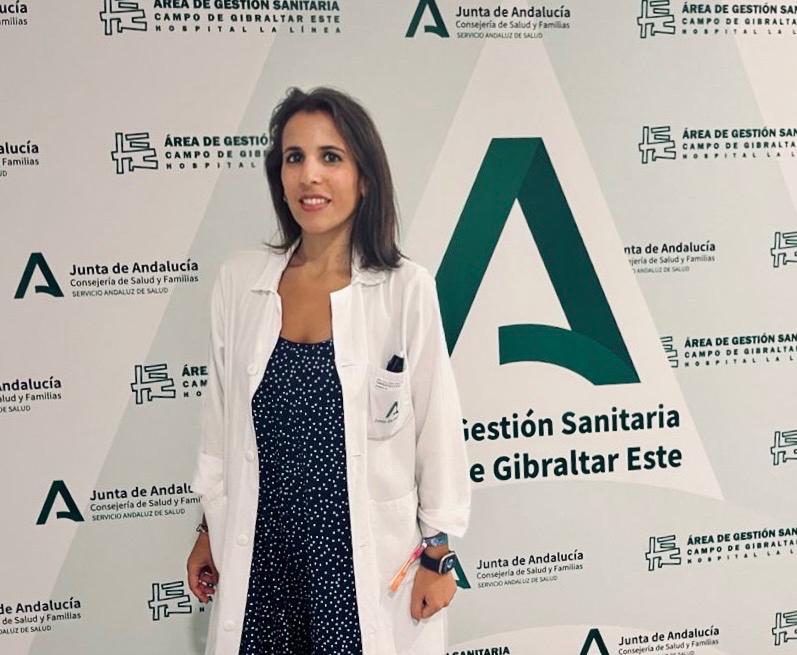'Farmastock' y su creadora Myriam Gallego. 'Farmastock', un proyecto gestado en el Hospital de La Línea reconocido por su innovación