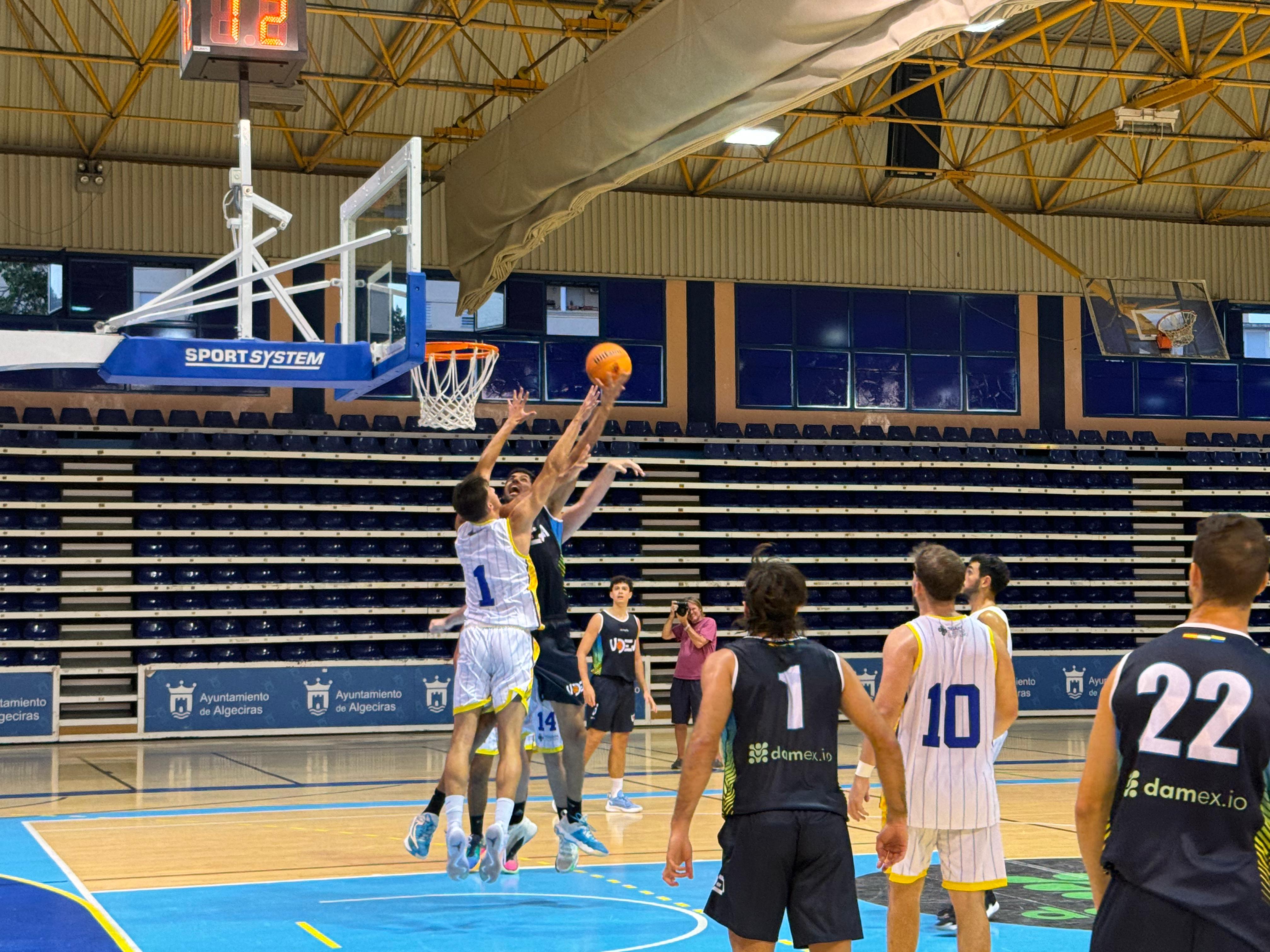 (96-86) Damex Udea lucha para ganar a Gimnástica Portuense.  
