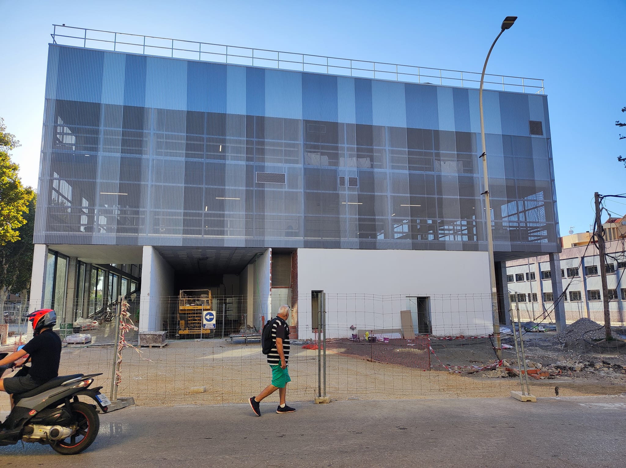 El nuevo Mercadona de La Línea abrirá antes de Navidad. En esta imagen, el nuevo supermercado en construcción. Foto: S.D. / 8Directo. 