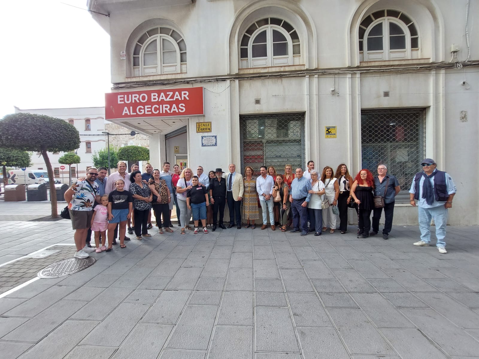 La calle Tarifa recuerda la figura del cantaor 'El Lolo' con una placa 