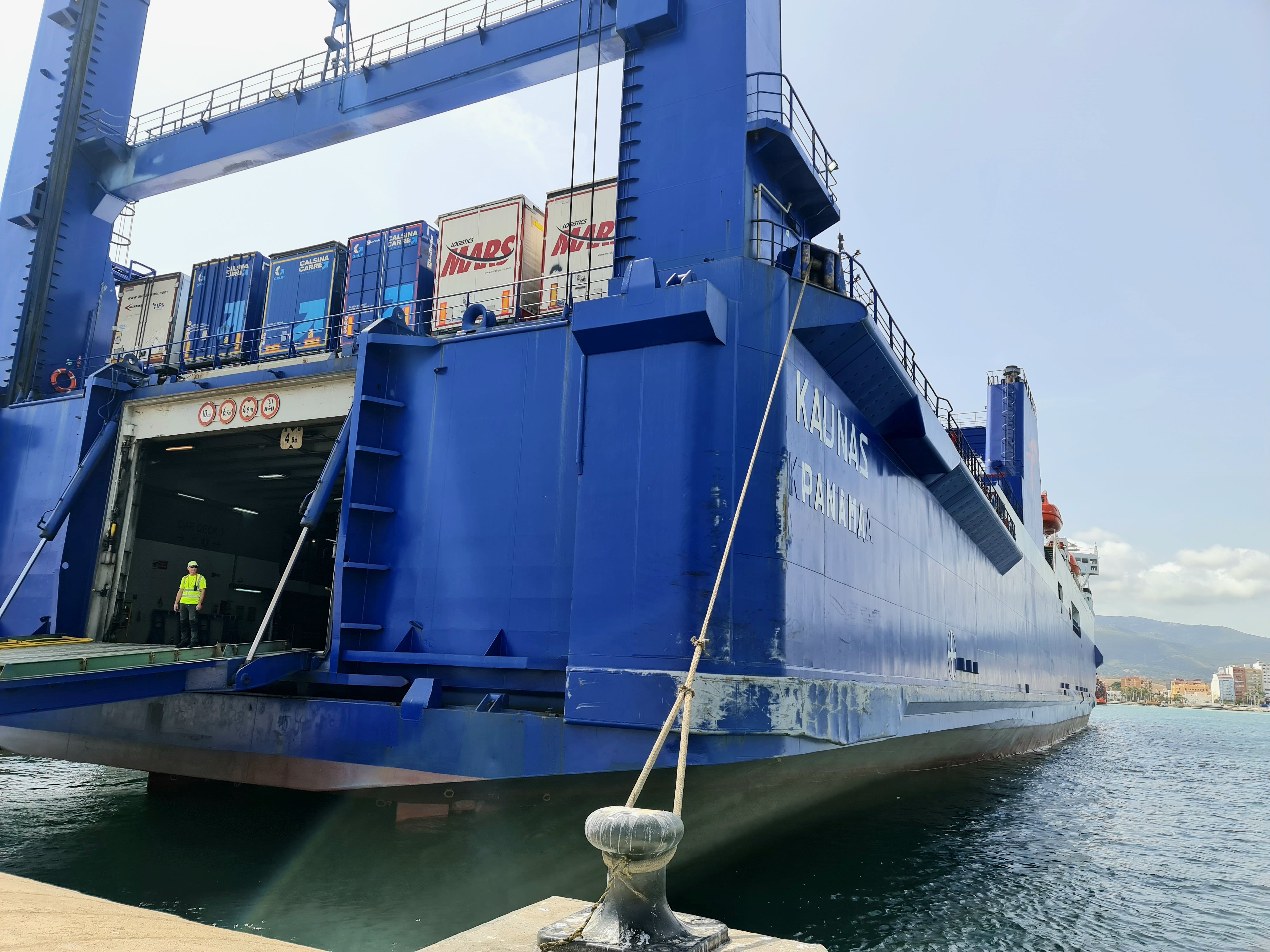 Nuevo servicio ro ro Algeciras Tánger Med AML.El Puerto iguala sus tráficos hasta agosto gracias a los contenedores y graneles líquidos.