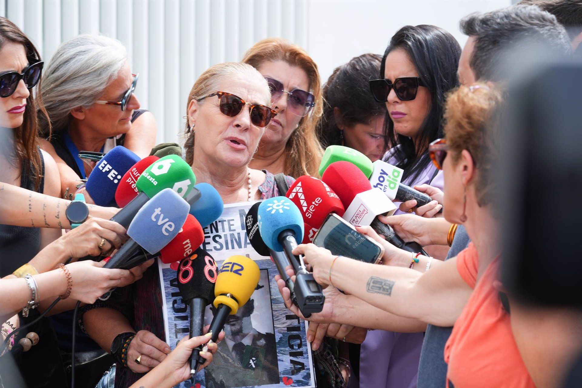 La madre de uno de los guardias civiles fallecidos en Barbate: "Ni perdono ni olvido". Foto: Francisco J. Olmo - Europa Press