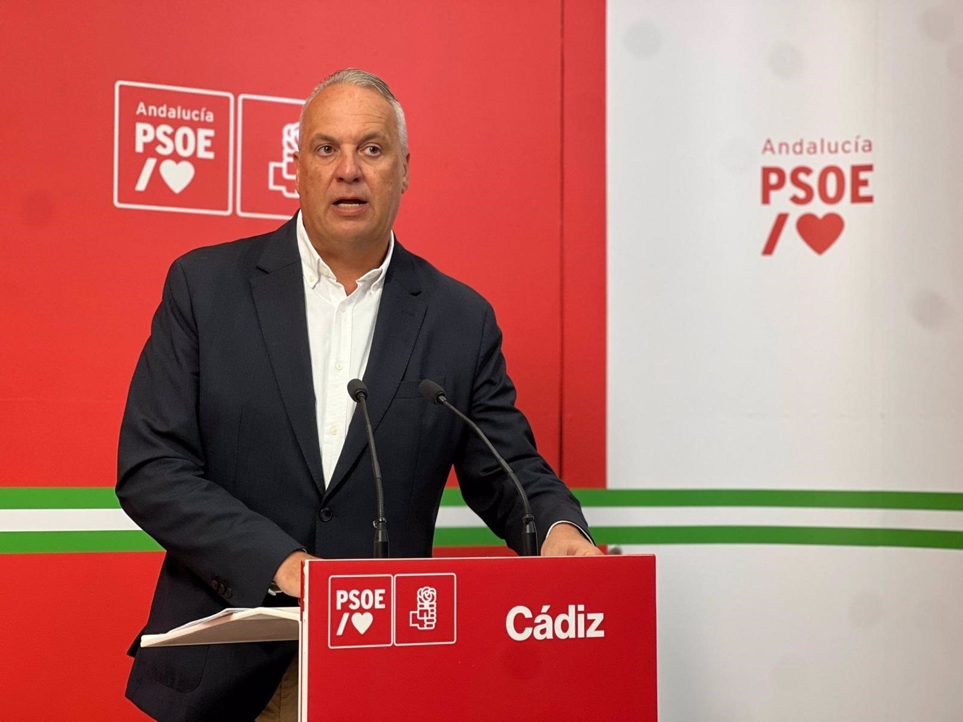 Ruiz Boix llama a Picardo a un acuerdo que "no puede quedar embarrancado por cómo se hace el control Schengen" Ruiz Boix llama a Picardo a un acuerdo que "no puede quedar embarrancado por cómo se hace el control Schengen"