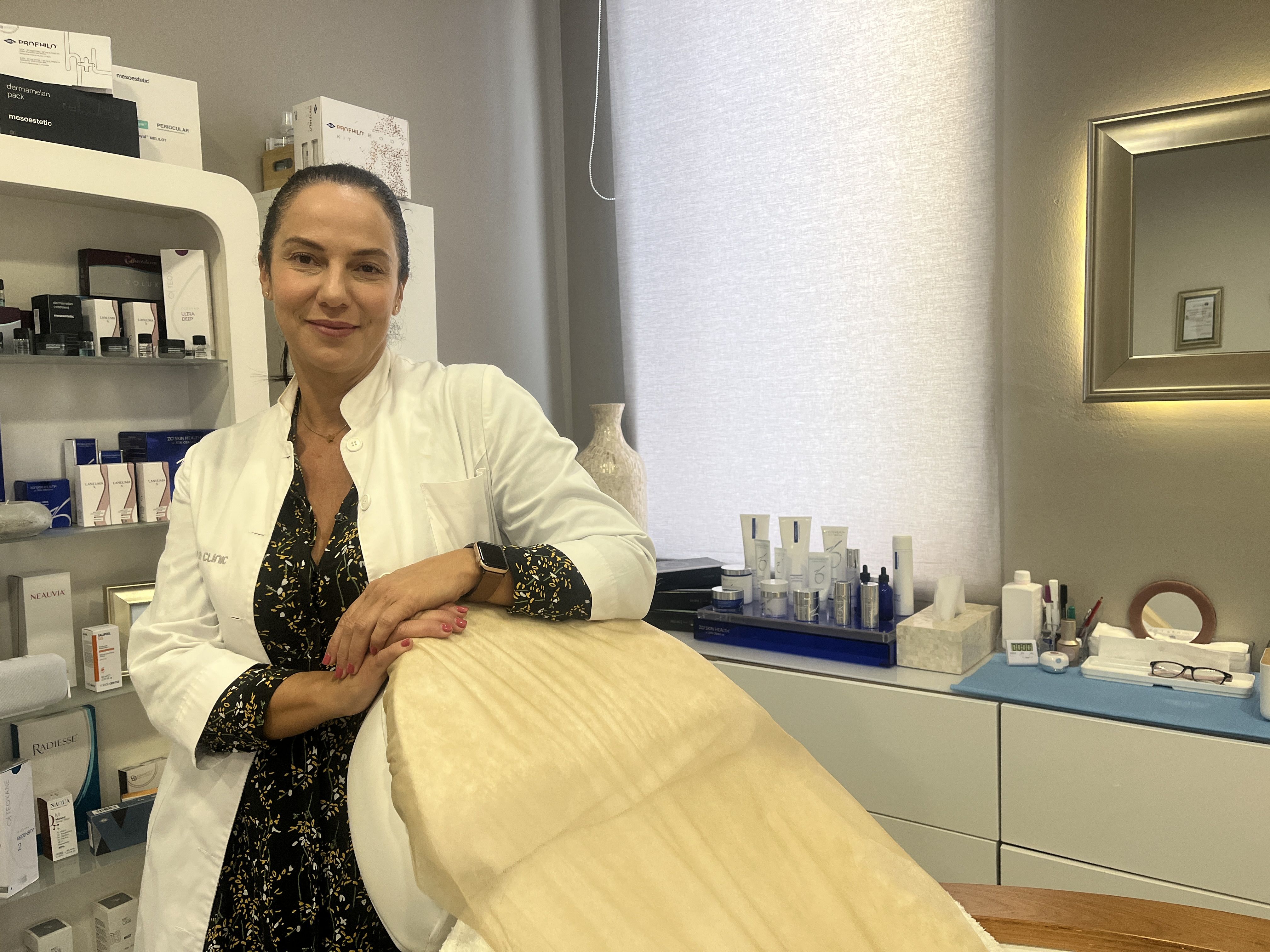 La doctora Miriam Vera Ben en su clínica de la calle Real de La Línea. Foto: Belén Jiménez/8Directo. 