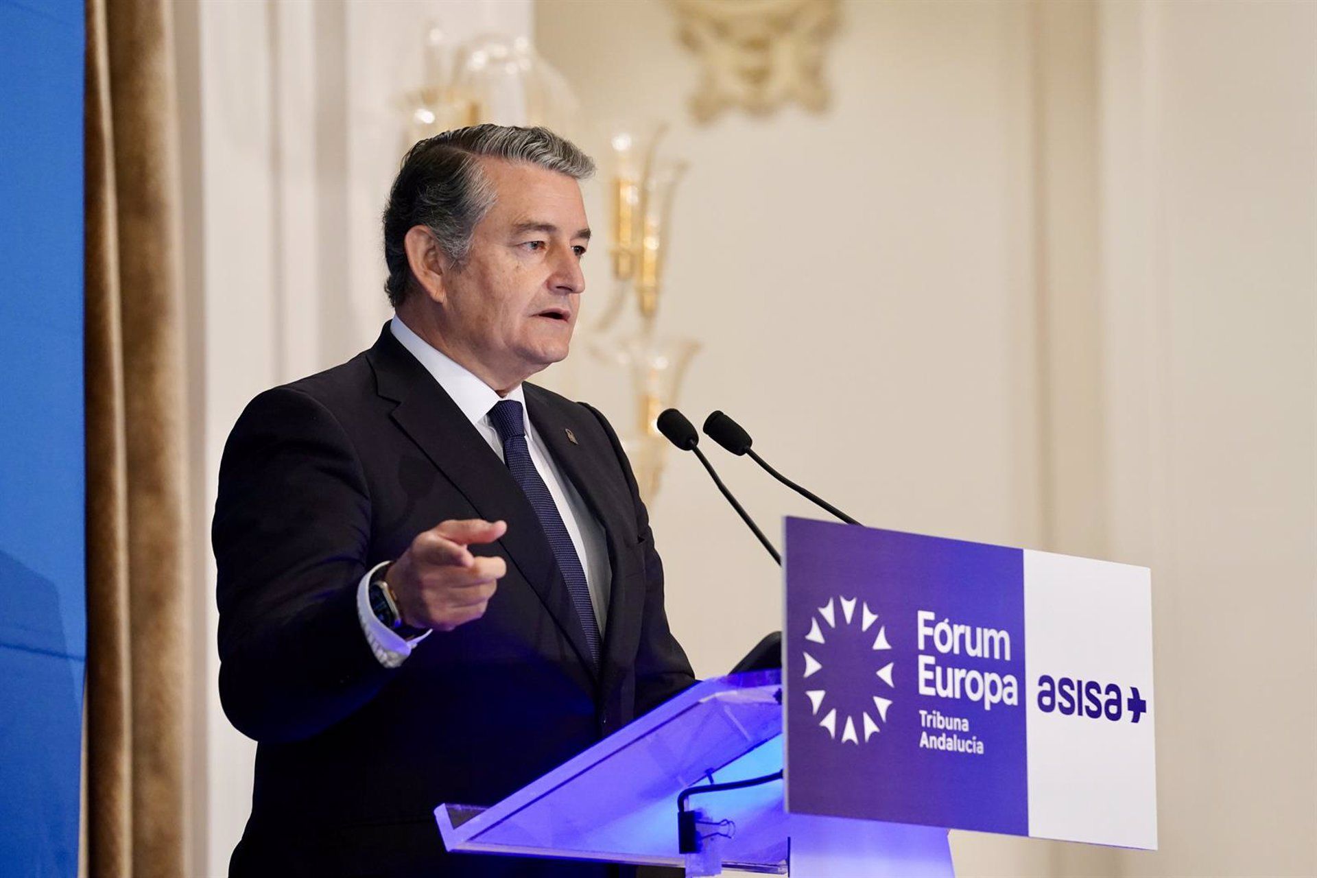 Antonio Sanz durante su intervención en el Fórum Europa en Málaga. - Álex Zea - Europa Press. Sanz afirma que del último Plan del Gobierno para el Campo de Gibraltar "no se ha ejecutado nada"