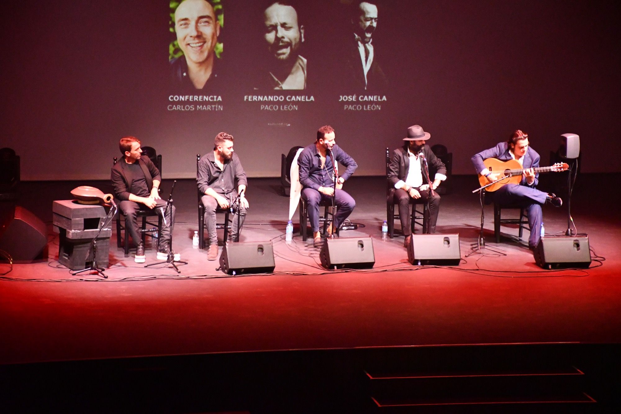 Espectacular recital de los hermanos Canela y una conferencia de Carlos Martín en la Bienal.