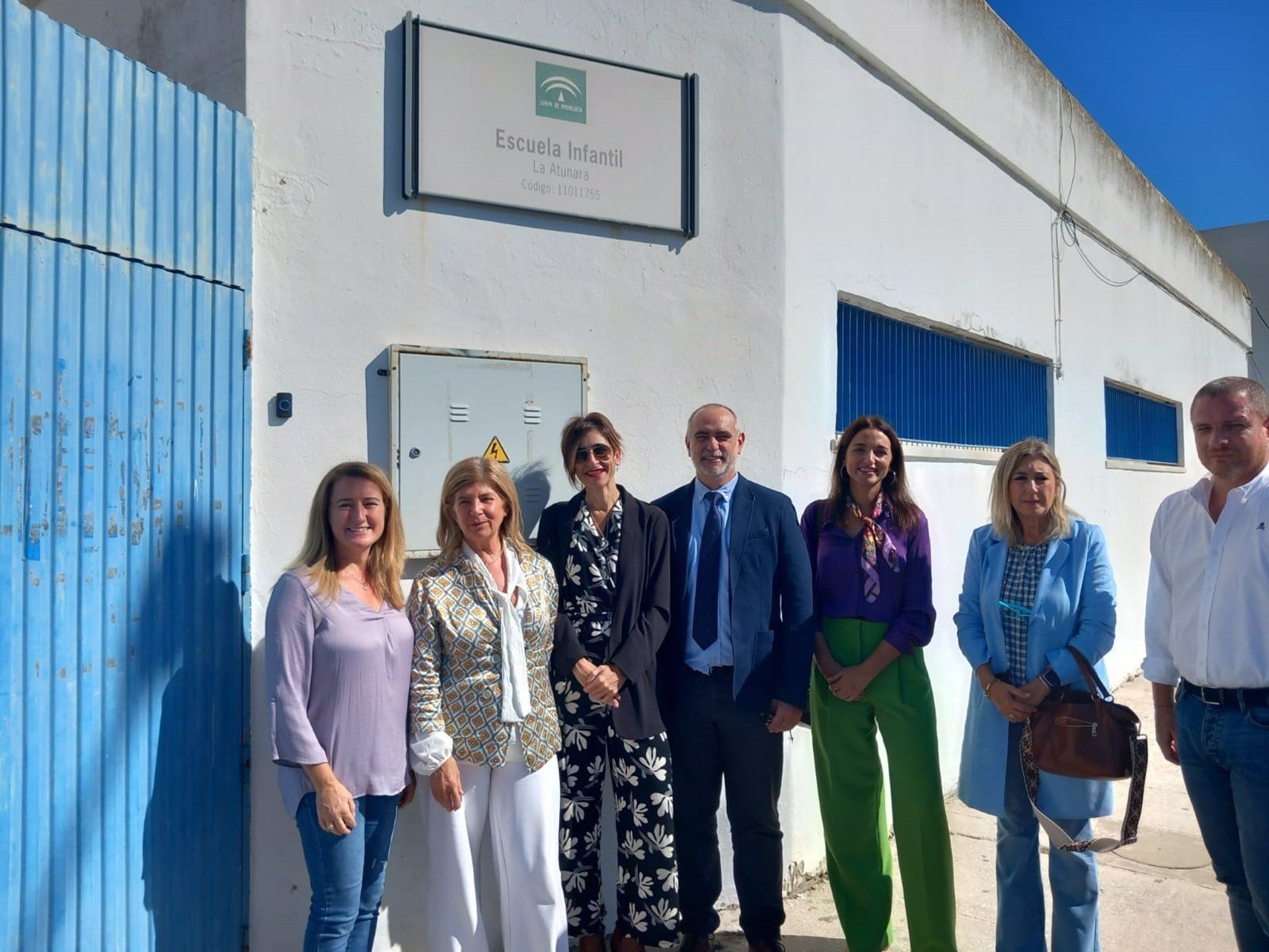 La delegada territorial de Desarrollo Educativo, Formación Profesional, Universidad, Investigación e Innovación en la provincia de Cádiz, Isabel Paredes, en una visita al Centro de Educación Infantil La Atunara en La Línea de la Concepción - JUNTA DE ANDALUCÍA
