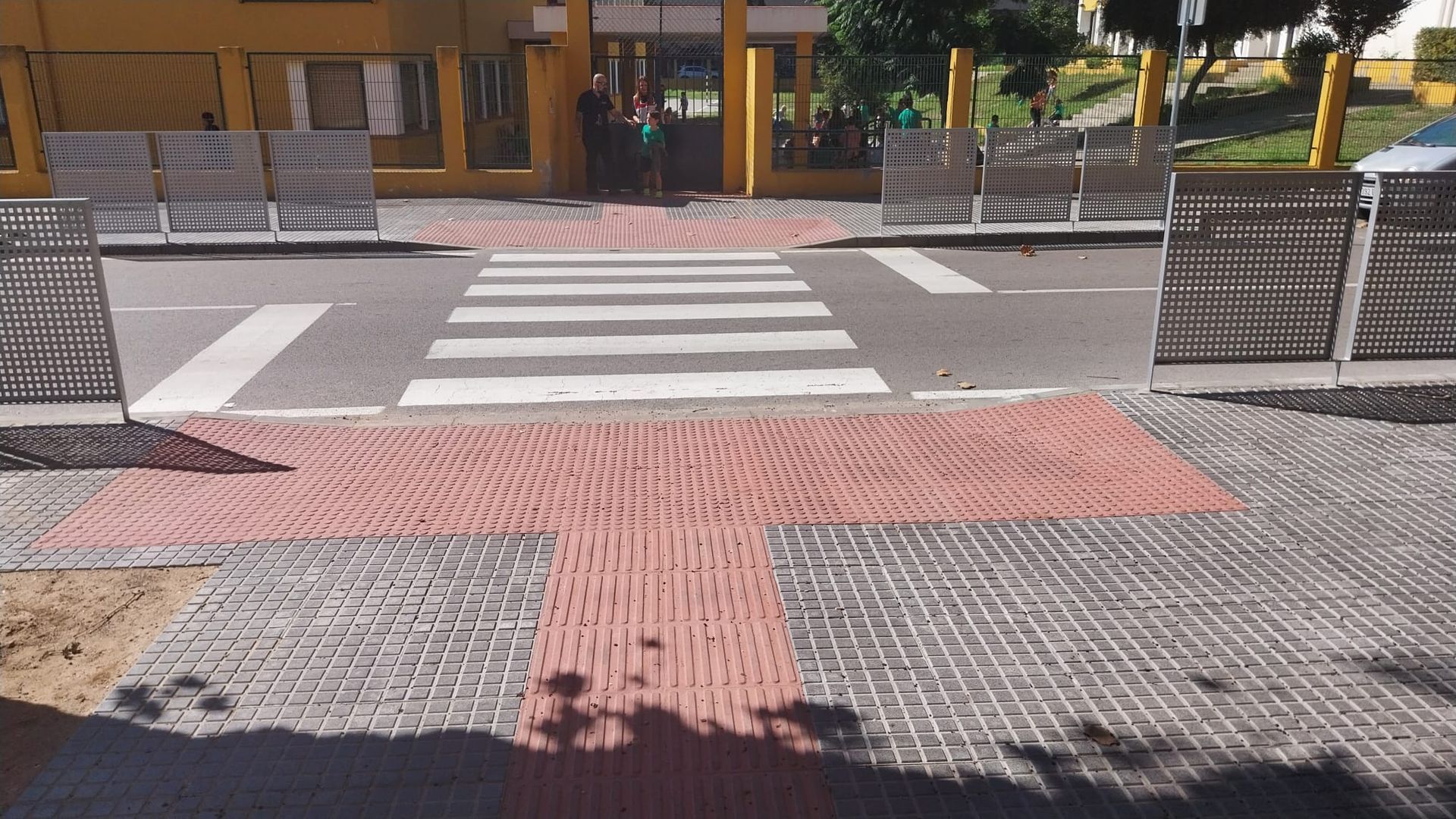 Atropello con fuga en La Línea: una joven resulta levemente herida sin ser auxiliada. Imagen paso de peatones.