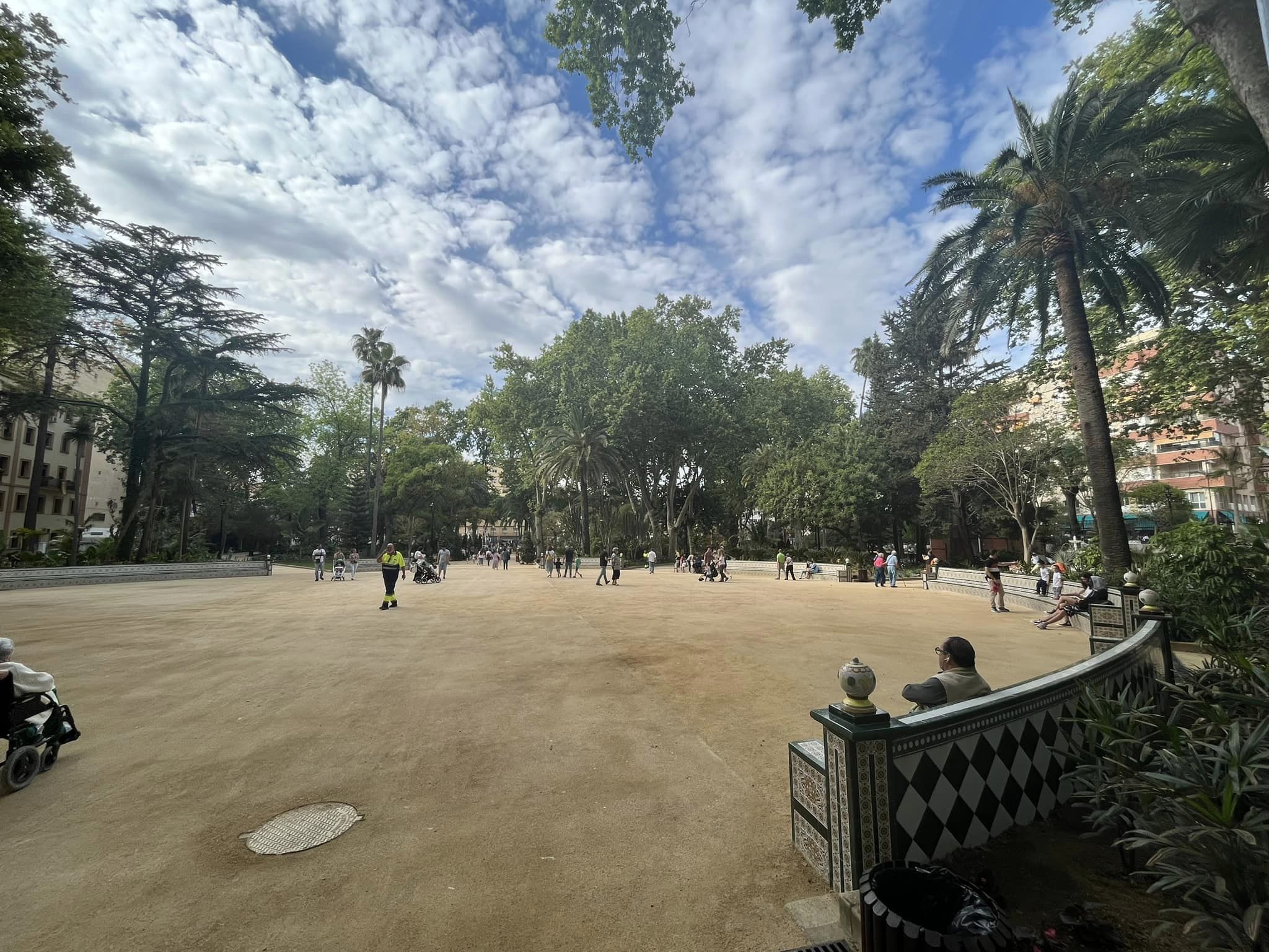 Algeciras cierra parques, cementerios e instalaciones deportivas ante el mal tiempo.